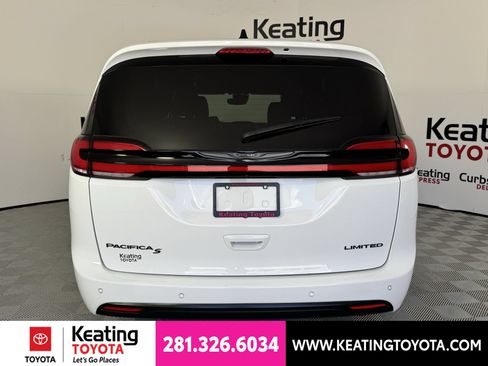 Used 2025 Chrysler Pacifica Limited FWD image 6