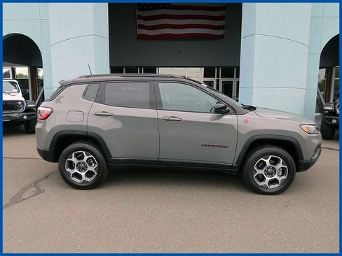 Used 2022 Jeep Compass Trailhawk w/ Sun and Sound Group AWD/4WD image 2