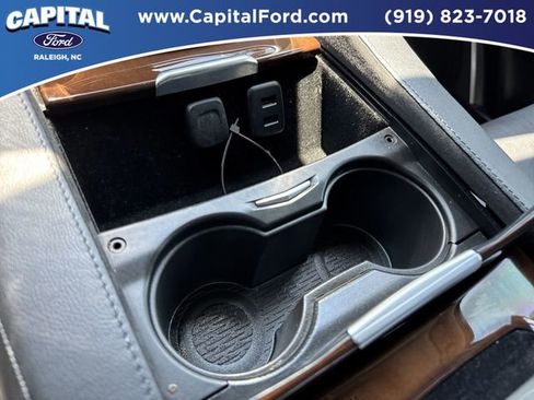 Used 2020 Cadillac Escalade Premium Luxury AWD/4WD image 32