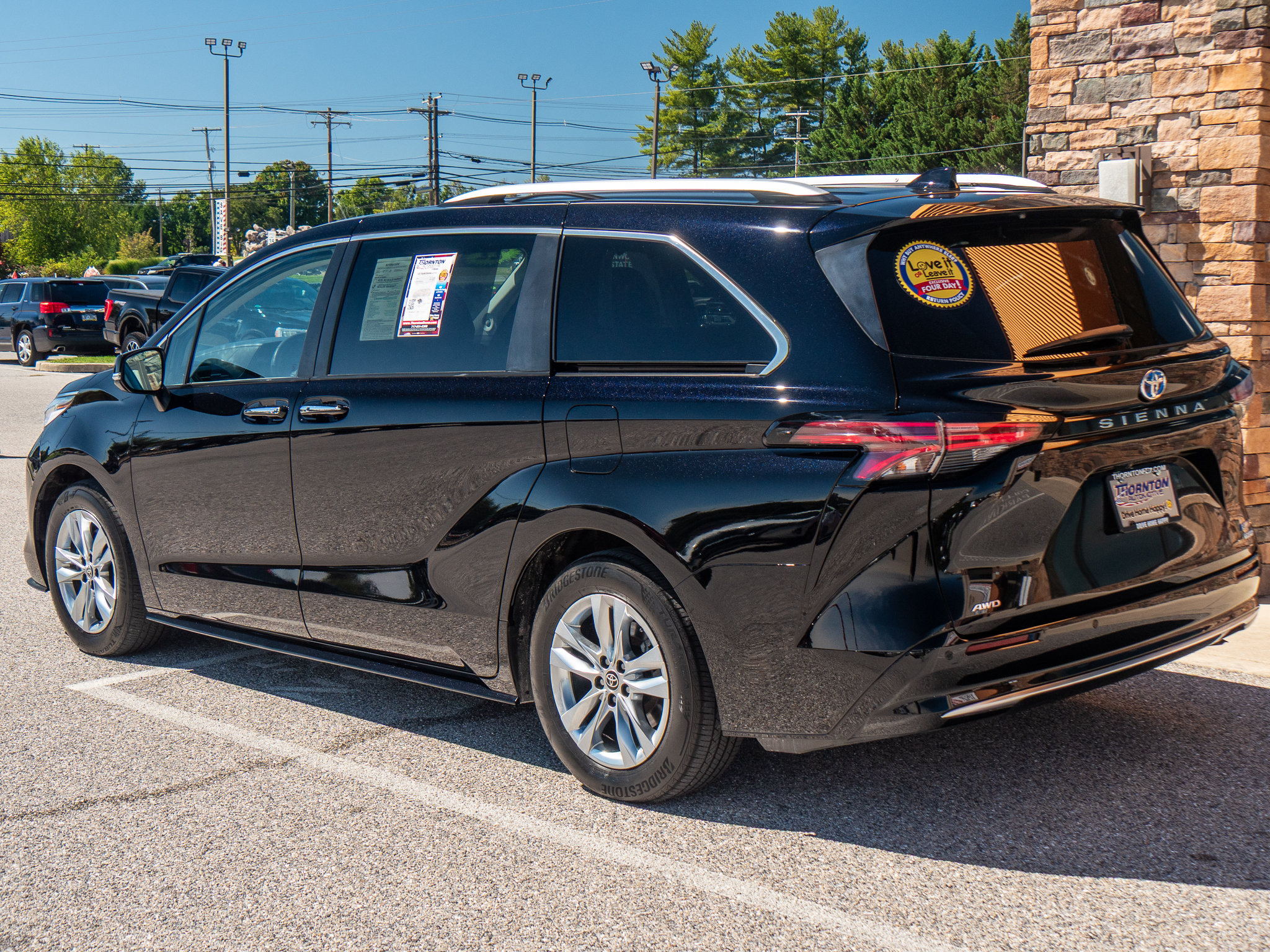 Used 2022 Toyota Sienna Limited AWD/4WD image 5