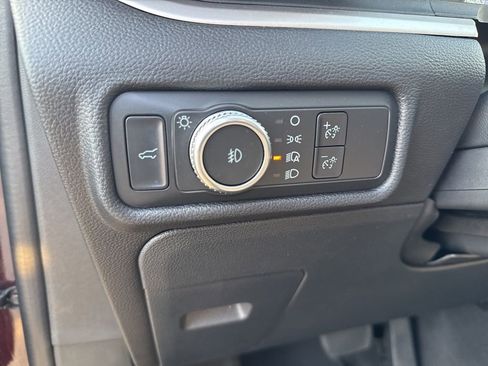 Used 2022 Ford Explorer XLT w/ Equipment Group 202A image 14