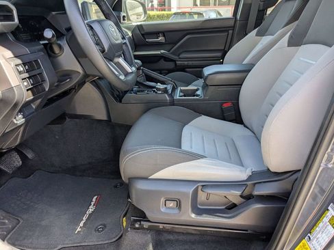 Used 2025 Toyota Tacoma TRD Off-Road image 11