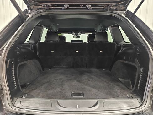 Used 2019 Jeep Grand Cherokee Altitude image 28