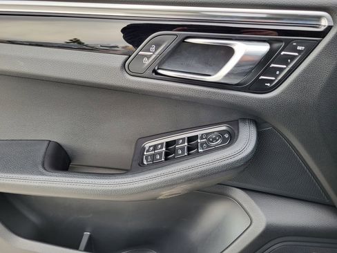 Used 2023 Porsche Macan S image 6