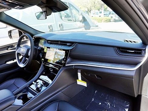 New 2026 Jeep Grand Cherokee Limited w/ Limited Altitude Package image 11