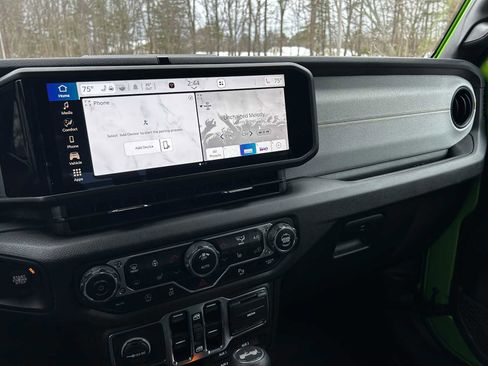 Used 2025 Jeep Wrangler Sport S image 25