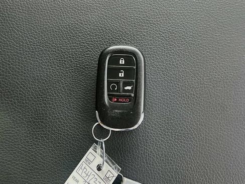 Used 2025 Honda Pilot EX-L image 33
