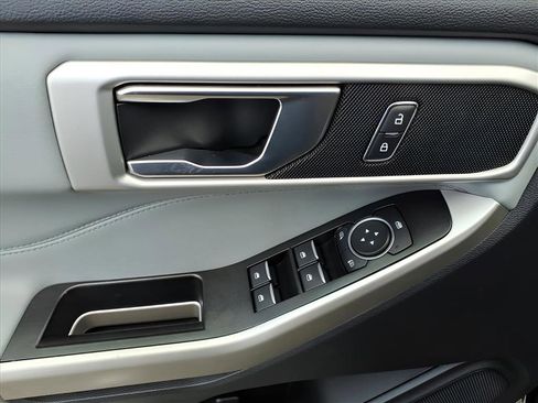 Used 2022 Ford Explorer XLT w/ Equipment Group 202A image 15