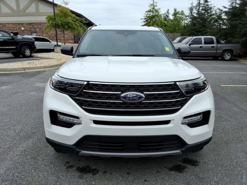 Used 2020 Ford Explorer XLT w/ Equipment Group 202A RWD image 2
