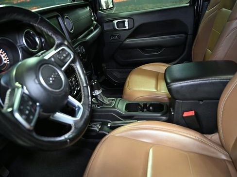 Used 2020 Jeep Wrangler Unlimited Sahara image 23