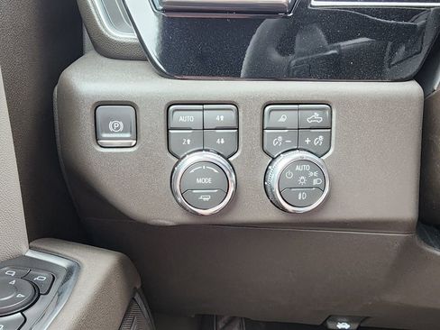 New 2026 GMC Sierra 1500 SLT image 19