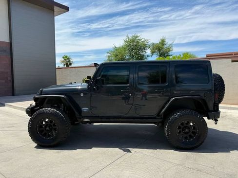 Used 2017 Jeep Wrangler Unlimited Rubicon w/ Max Tow Package AWD/4WD image 20