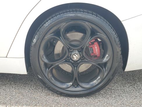 Used 2022 Alfa Romeo Giulia Veloce image 9