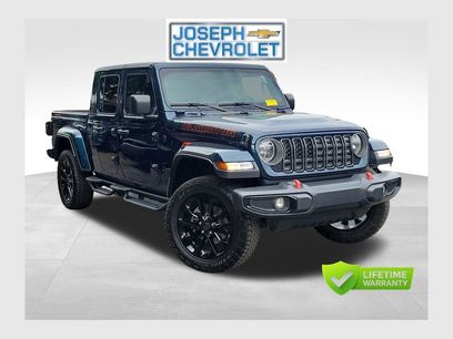 Used 2025 Jeep Gladiator Sport