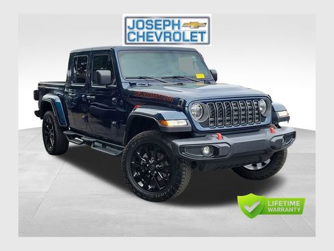 Used 2025 Jeep Gladiator Sport AWD/4WD image 1