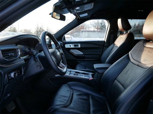 Used 2023 Ford Explorer Platinum w/ Technology Package image 8