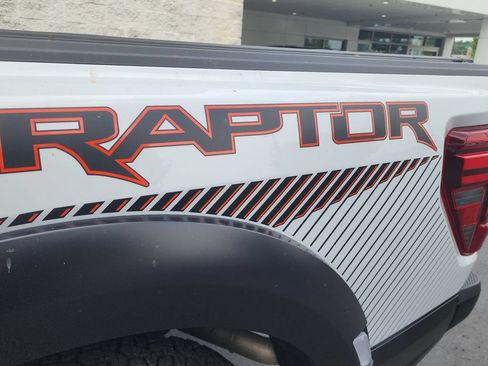 Used 2025 Ford F150 Raptor AWD/4WD image 32