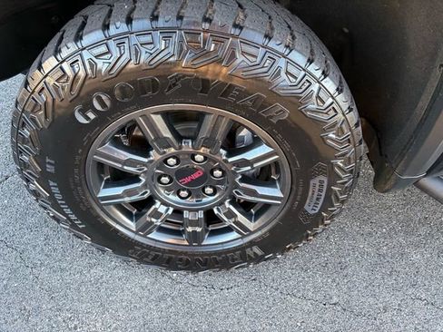 Used 2024 GMC Sierra 1500 AT4X image 5