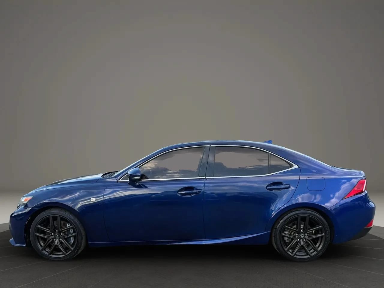 Used 2016 Lexus IS 200t w/ F Sport Package RWD image 4