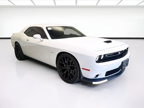 Used 2022 Dodge Challenger R/T RWD image 3