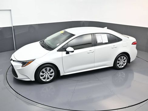 Used 2025 Toyota Corolla LE FWD image 18