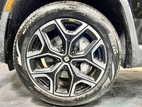 Used 2024 Rivian R1S Adventure AWD/4WD image 25