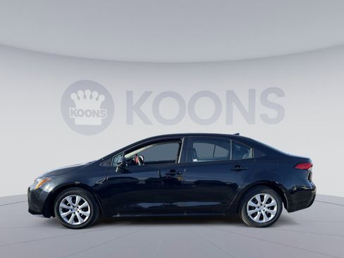 Used 2025 Toyota Corolla LE image 2