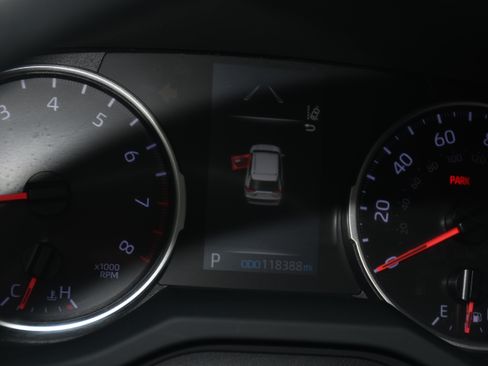 Used 2019 Toyota RAV4 LE FWD image 13