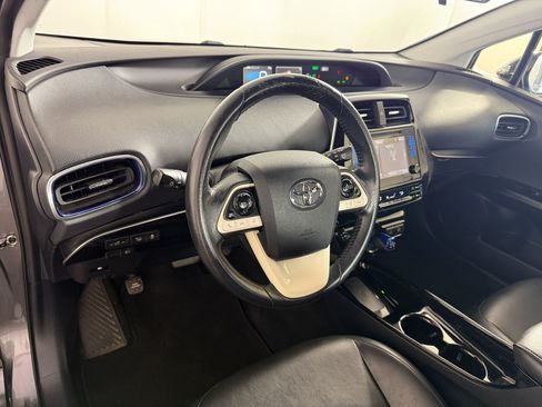 Used 2018 Toyota Prius Three Touring FWD image 4