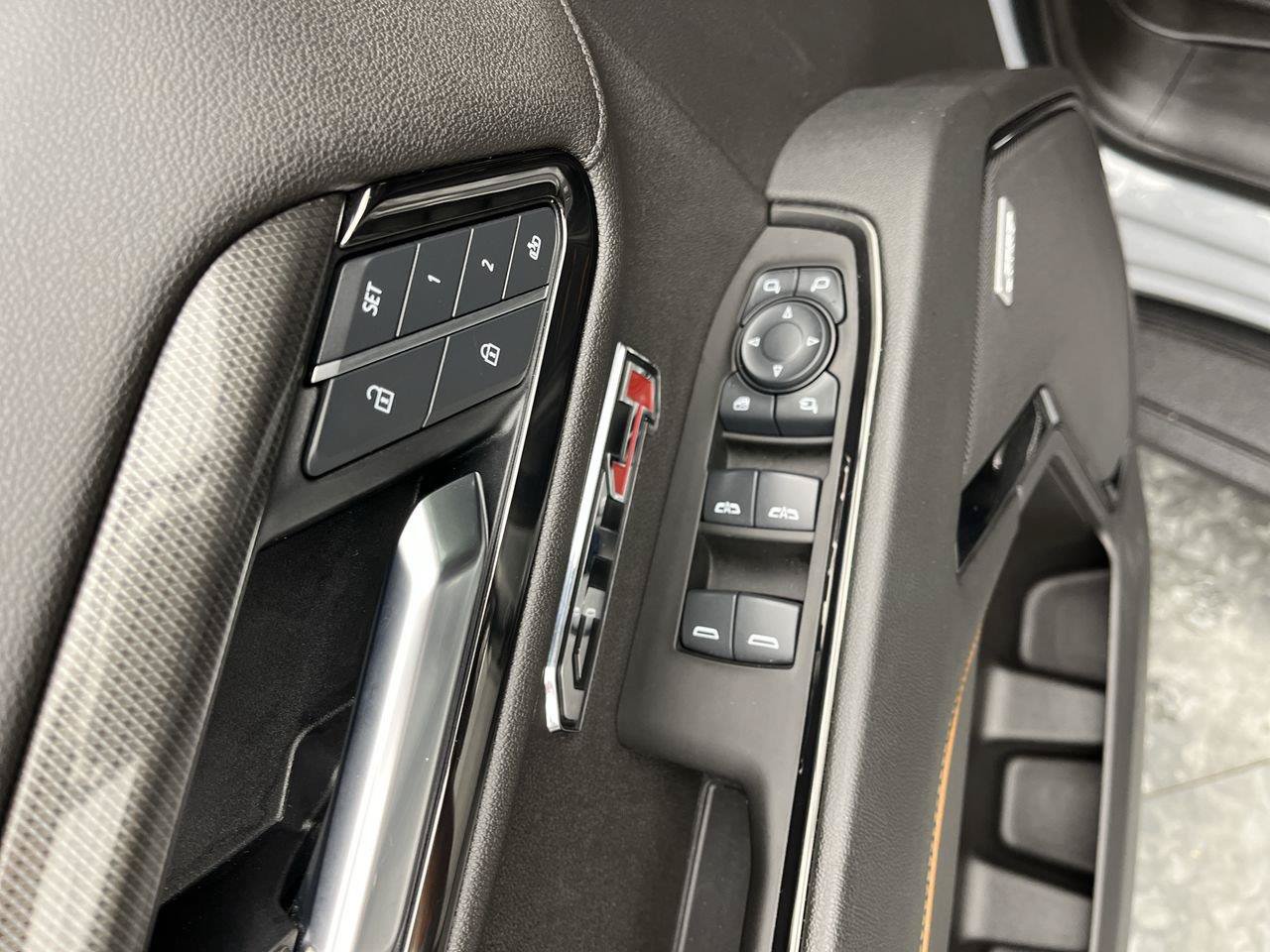 Certified 2025 GMC Sierra 1500 AT4 w/ Technology Package AWD/4WD image 10