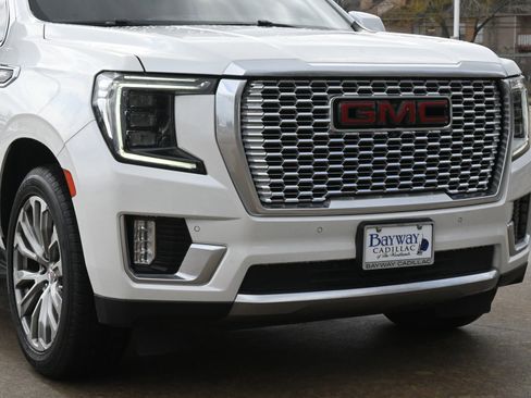 Used 2021 GMC Yukon Denali w/ LPO, Illumination Package image 30