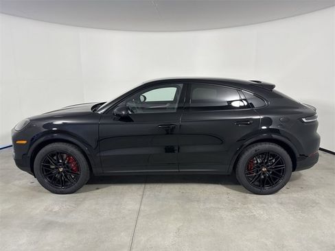 New 2026 Porsche Cayenne S image 2