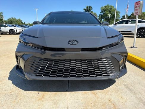 Used 2025 Toyota Camry SE FWD image 2
