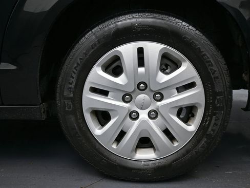 Used 2018 Dodge Grand Caravan SE w/ UConnect Hands-Free Group image 10