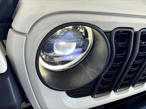 Used 2024 Jeep Wrangler Unlimited Rubicon image 25