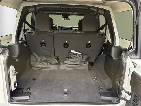 Used 2025 Jeep Wrangler Willys image 9