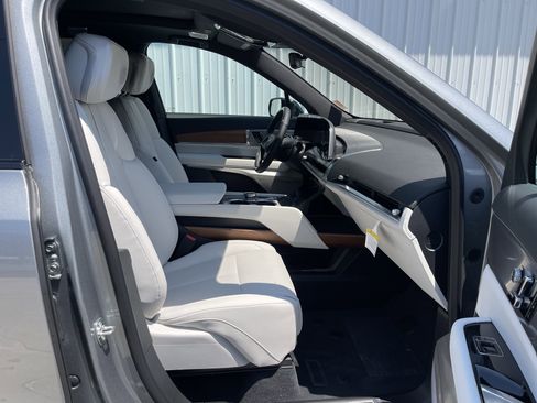 New 2026 Cadillac Vistiq Sport image 19