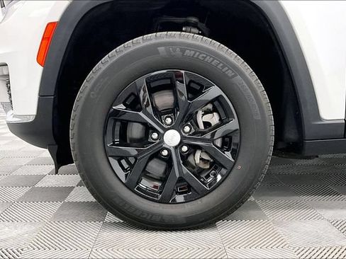 Used 2023 Jeep Grand Cherokee L Limited AWD/4WD image 10