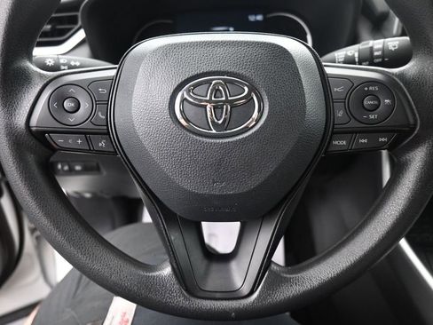 Used 2023 Toyota RAV4 XLE FWD image 16
