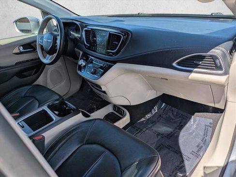 Used 2019 Chrysler Pacifica Limited FWD image 20