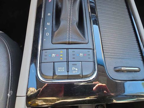 Used 2016 Kia Sedona SX image 26