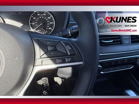 Used 2025 Nissan Altima 2.5 SV FWD image 9