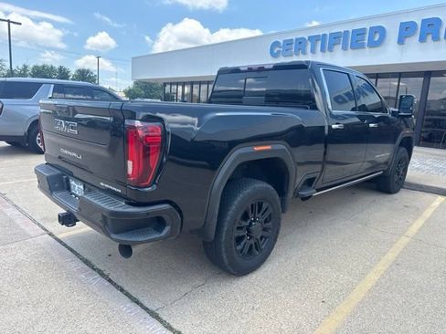 Used 2021 GMC Sierra 2500 Denali w/ Denali Black Diamond Edition AWD/4WD image 3