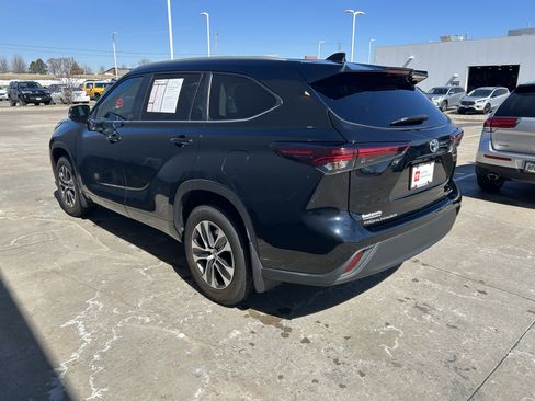 Certified 2025 Toyota Highlander XLE image 5