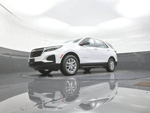 Used 2024 Chevrolet Equinox LS w/ Driver Confidence II Package image 11