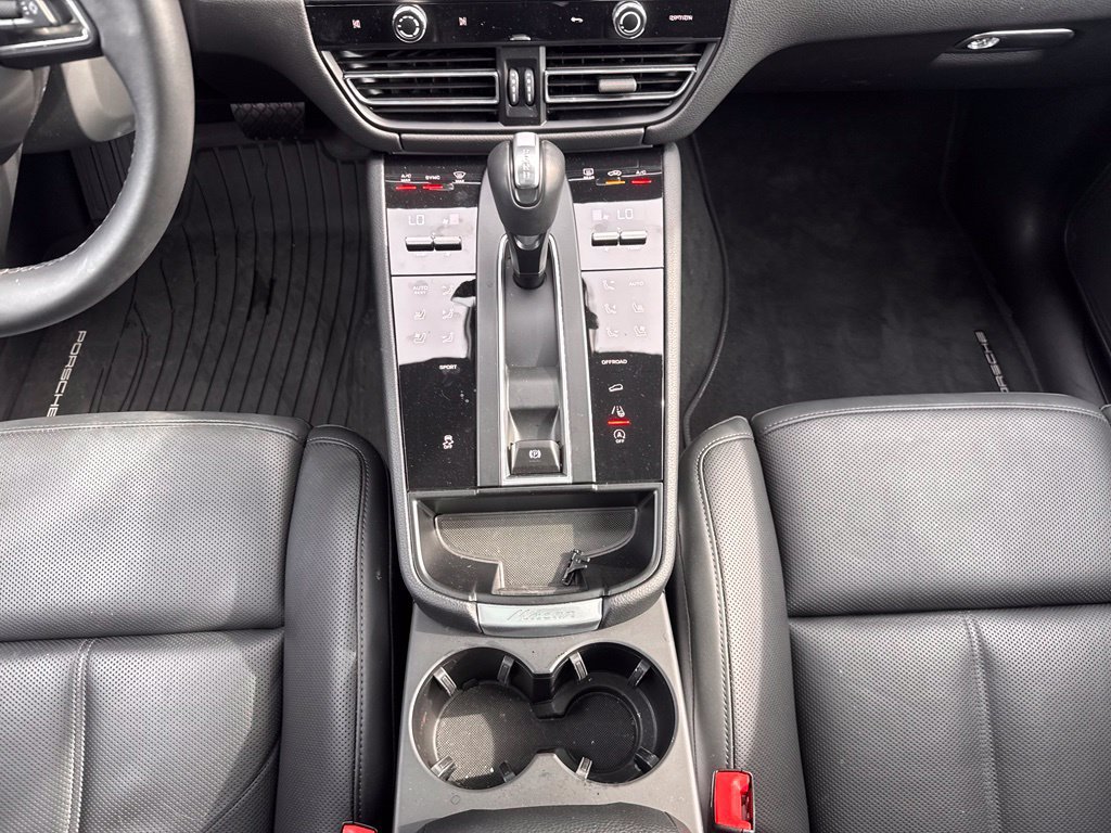 Certified 2026 Porsche Macan AWD/4WD image 23