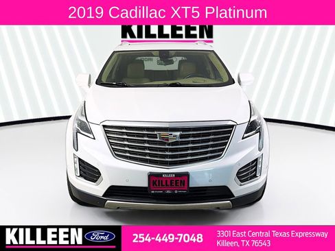 Used 2019 Cadillac XT5 Platinum image 2