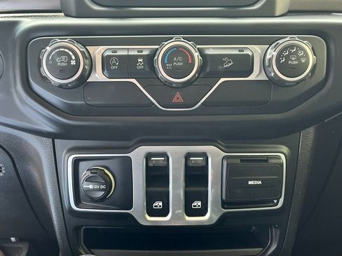 Used 2018 Jeep Wrangler Sport S image 29