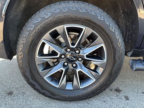 Used 2023 Chevrolet Tahoe Z71 w/ Luxury Package AWD/4WD image 14
