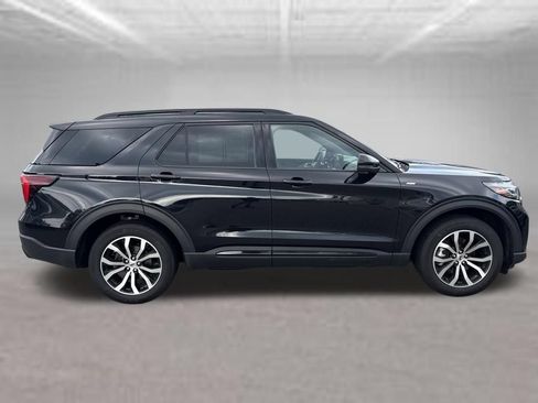 Used 2025 Ford Explorer ST-Line AWD/4WD image 3